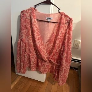 Express blouse in floral print.